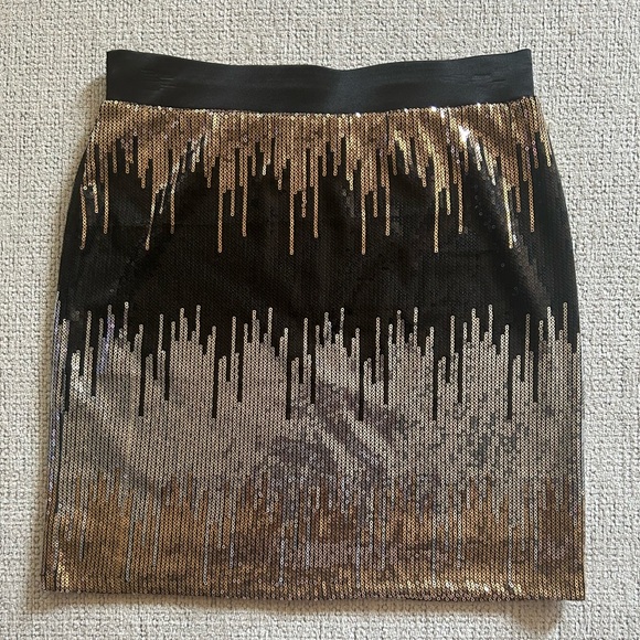 Bisou Bisou Elegant Black and Gold Sequin Skirt Size Small NWOT🖤💛 - Picture 1 of 2